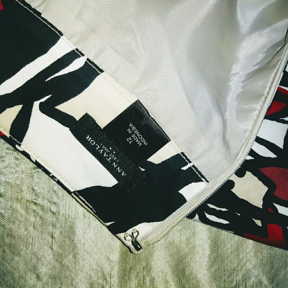 ANN TAYLOR , above the knee perfect office skirt